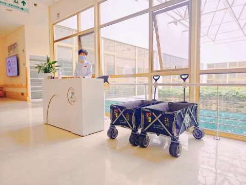 便民服务|德尔康尼为出入院患者提供“爱心行李车”，告别“大包小包拎、楼上楼下跑”！