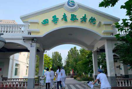 中秋来临前，德尔康尼人没忘记敬老院的老年人