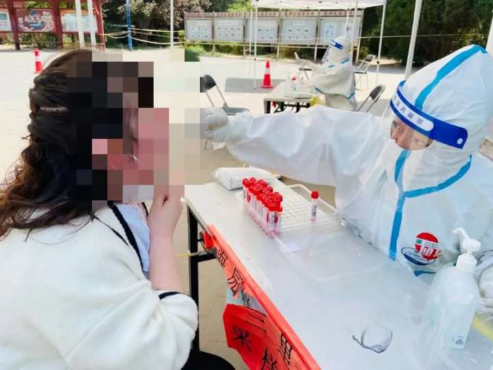 科学战疫|采了7轮核酸后，我们有5条建议要跟做核酸的居民们说