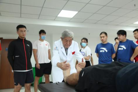 老骥伏枥，高龄专家心系运动员健康